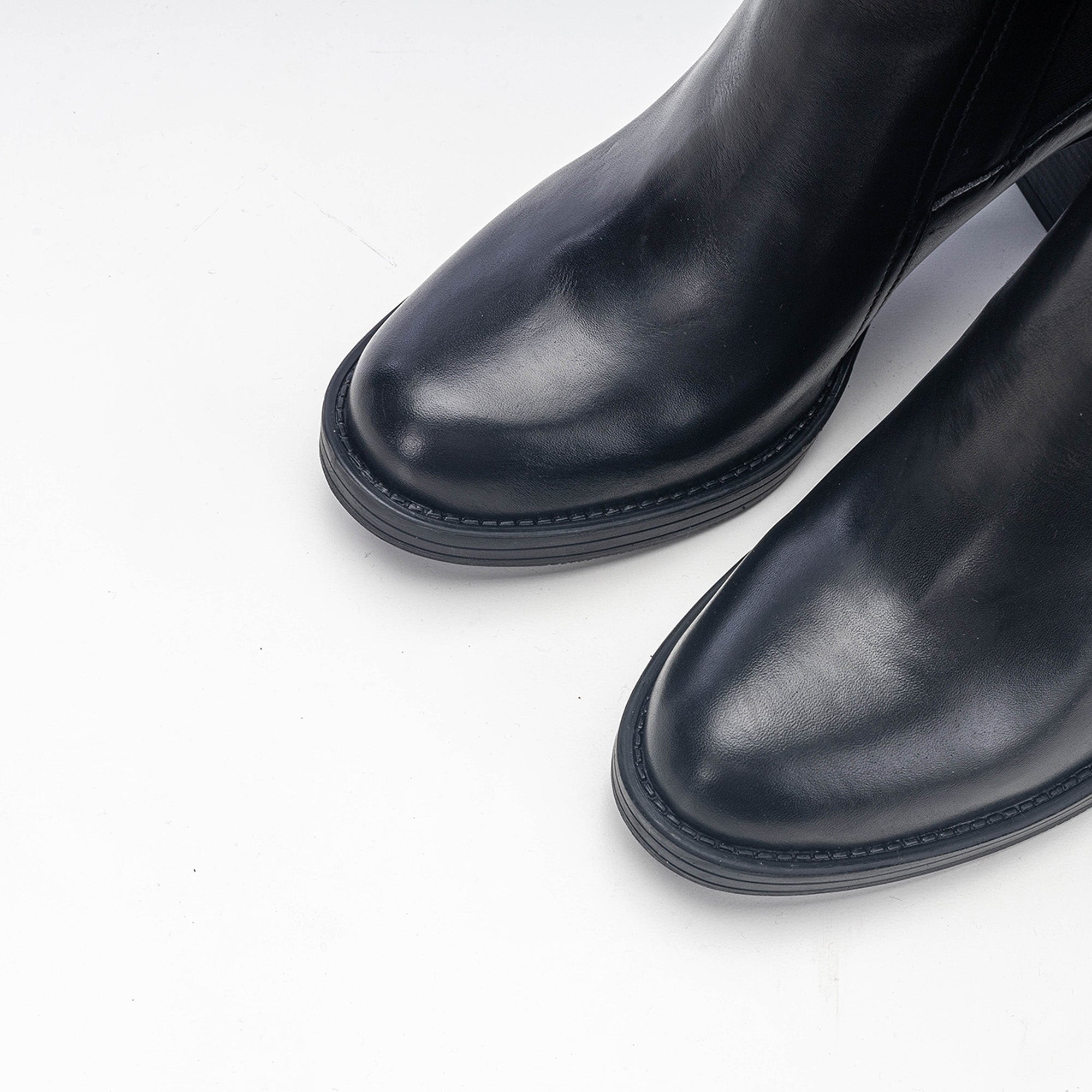 Volzak 2026 Black Leather Ankle Boot