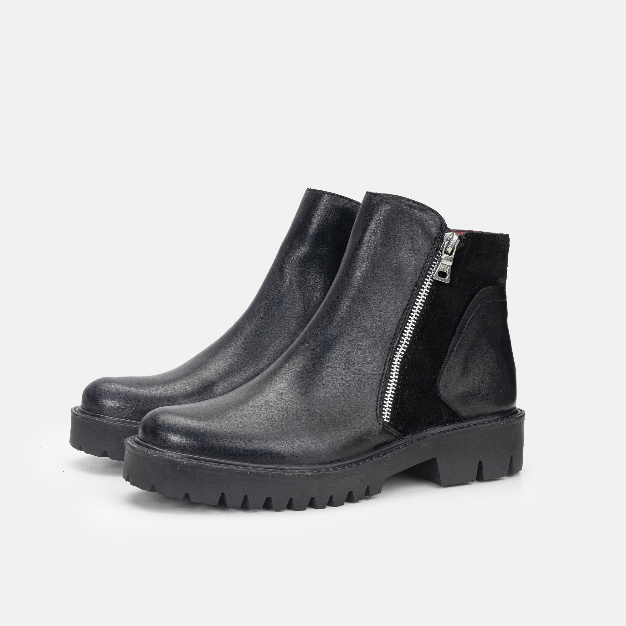 Volzak 1087 Black Leather Ankle Boot