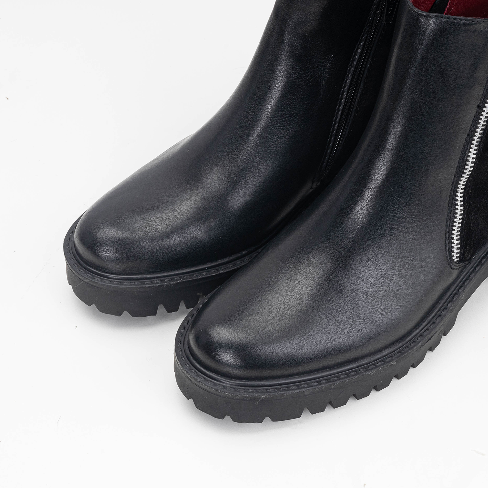 Volzak 1087 Black Leather Ankle Boot