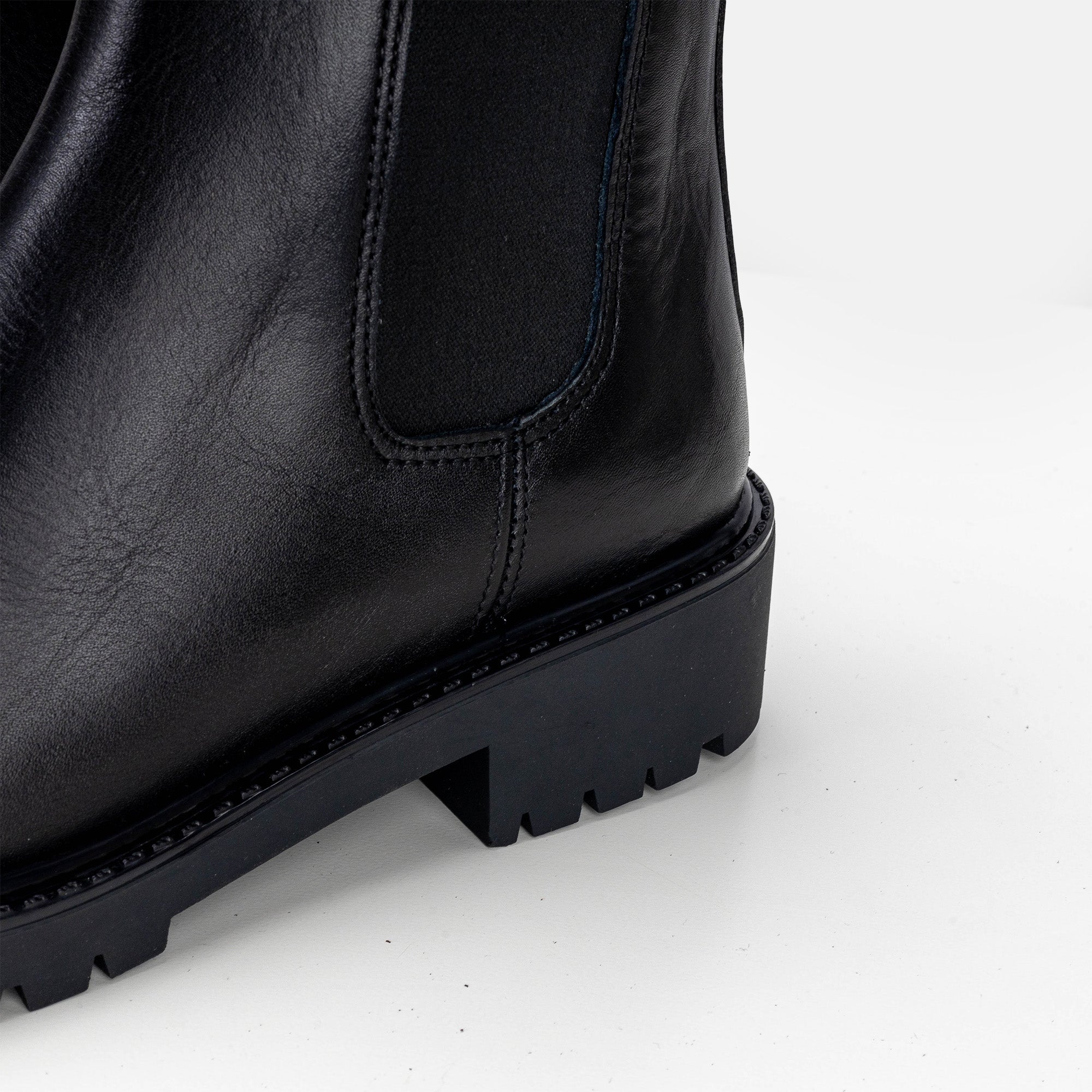 Volzak 7301 Black Leather Ankle Boot