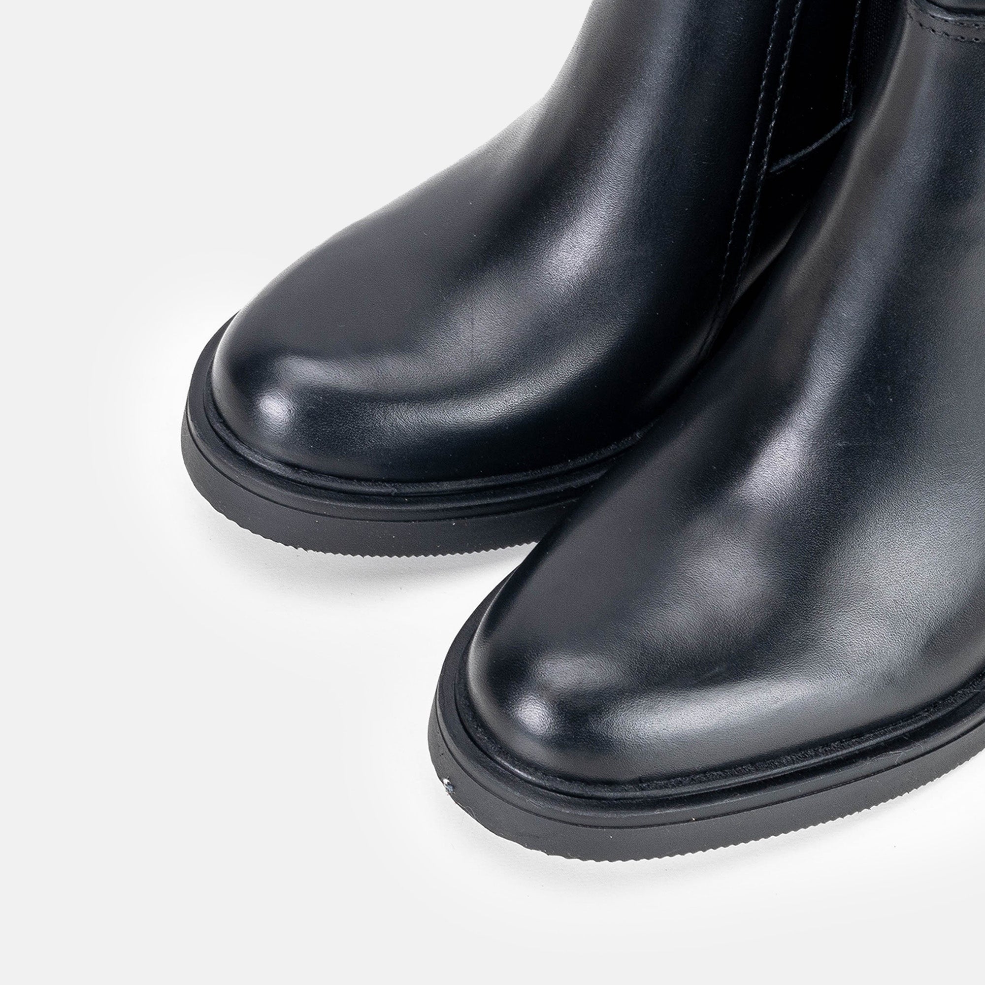 Volzak 2026 s Black Leather Ankle Boot