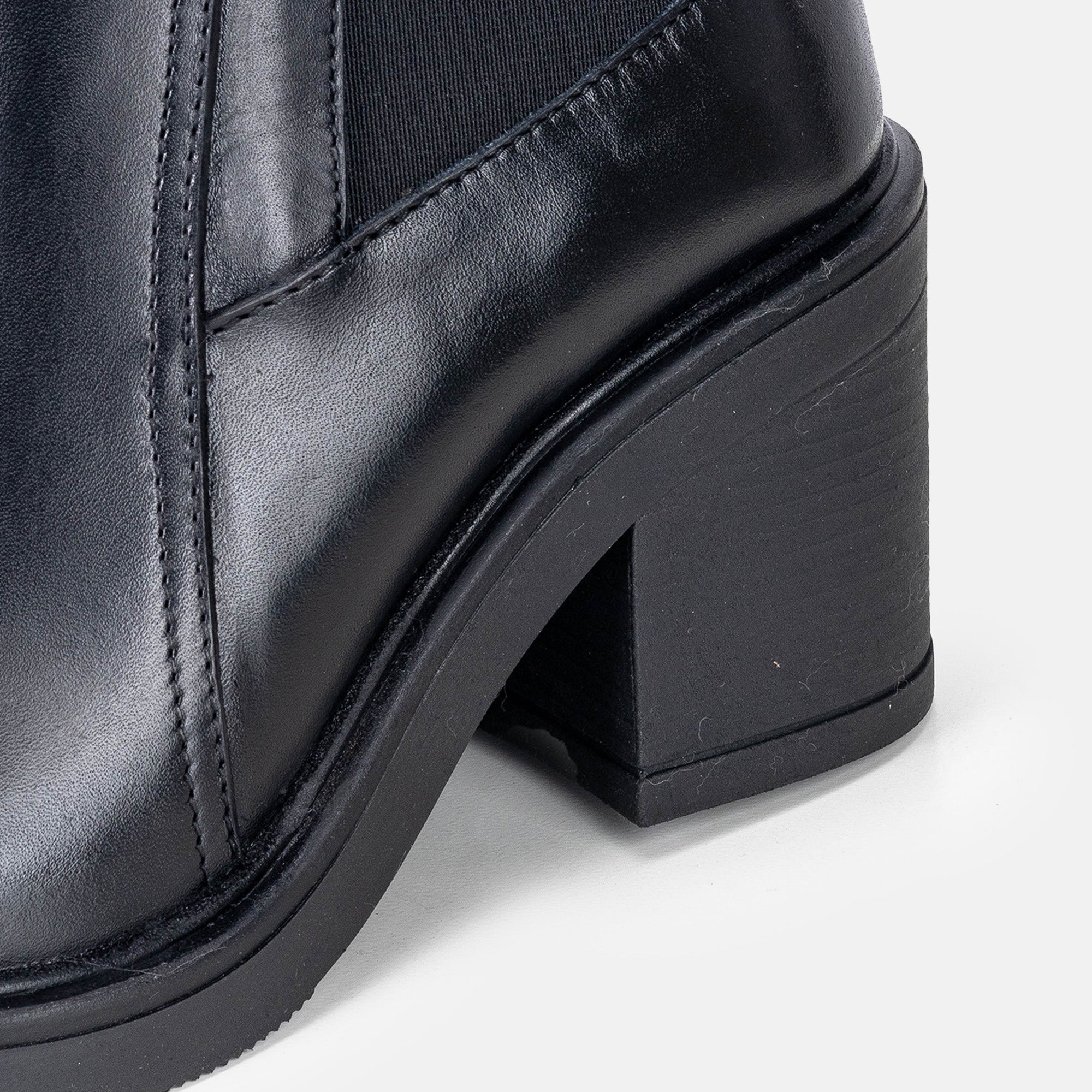 Volzak 2026 s Black Leather Ankle Boot