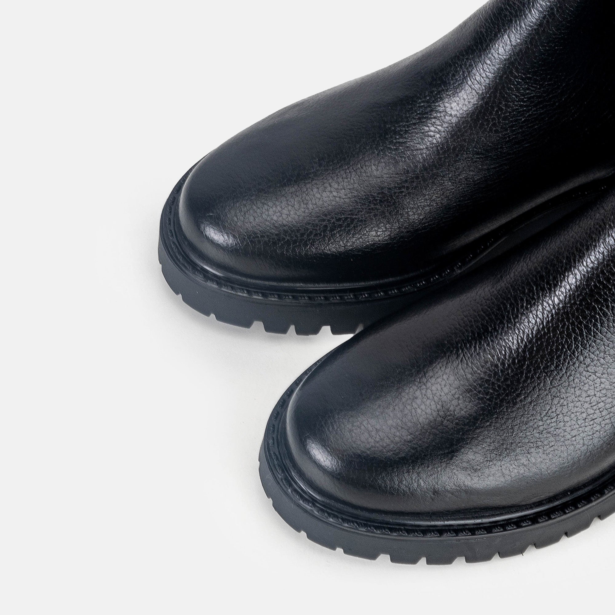Volzak 7301 Black Grained Leather Ankle Boot