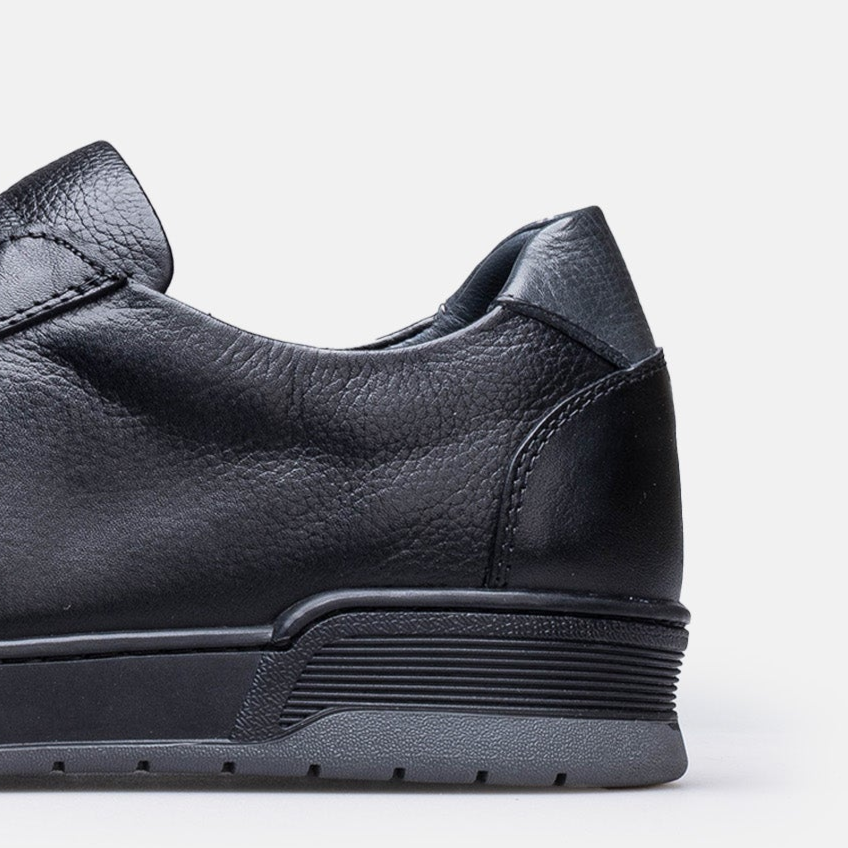 Volzak 200 Black Leather Sneakers