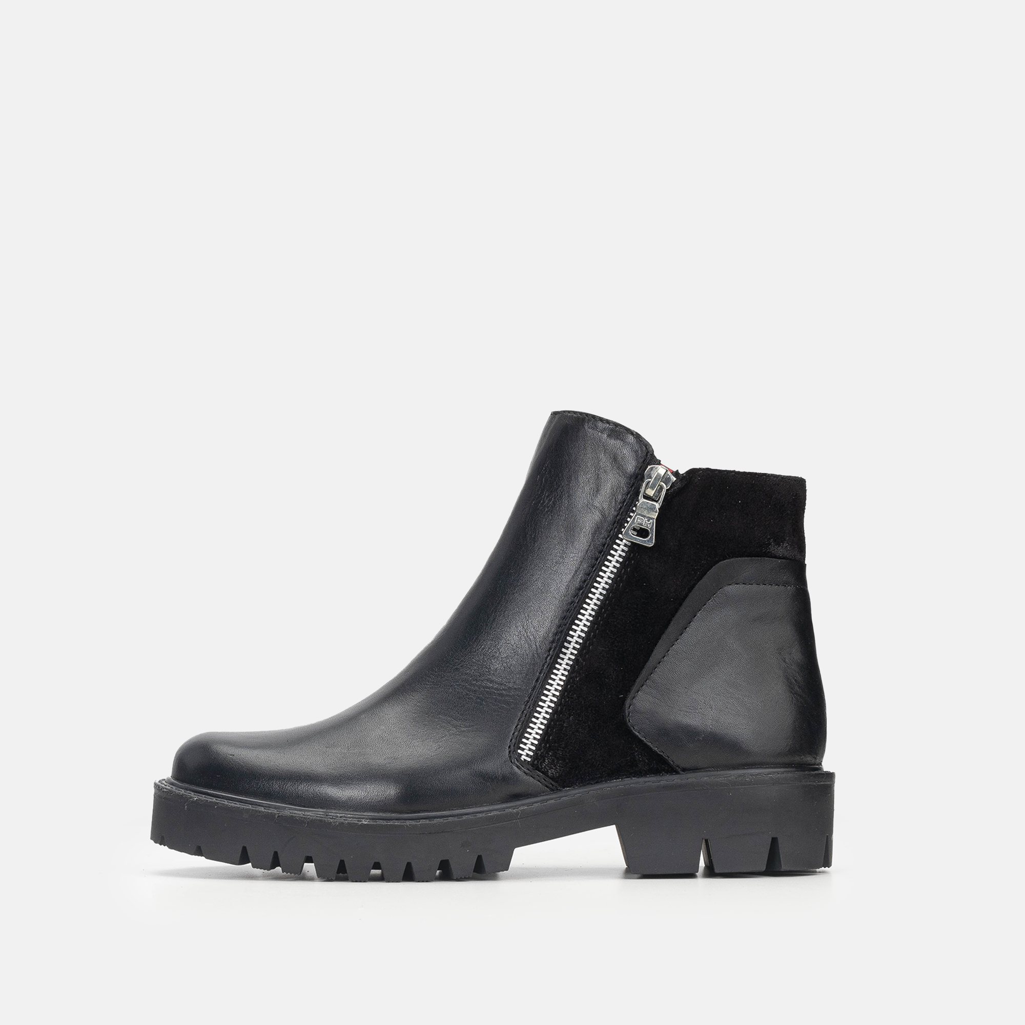 Volzak 1087 Black Leather Ankle Boot