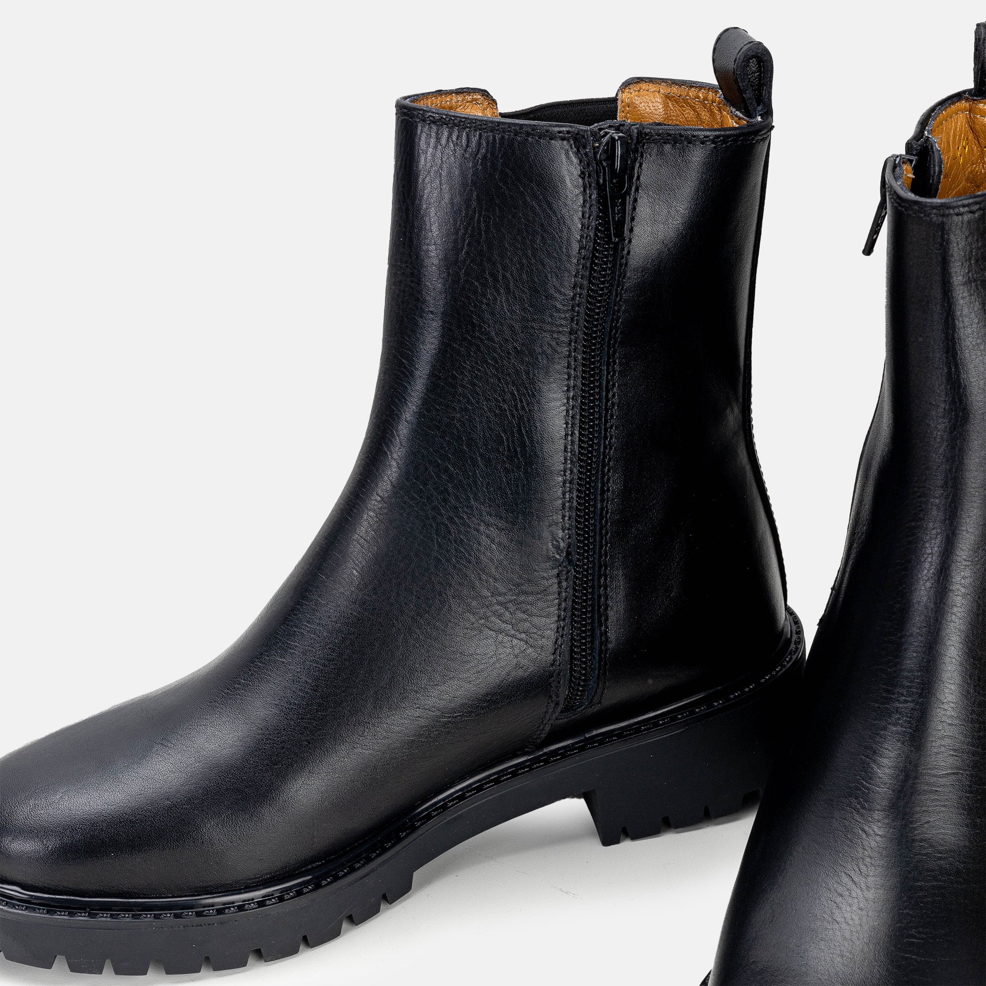 Volzak 7301 Black Leather Ankle Boot