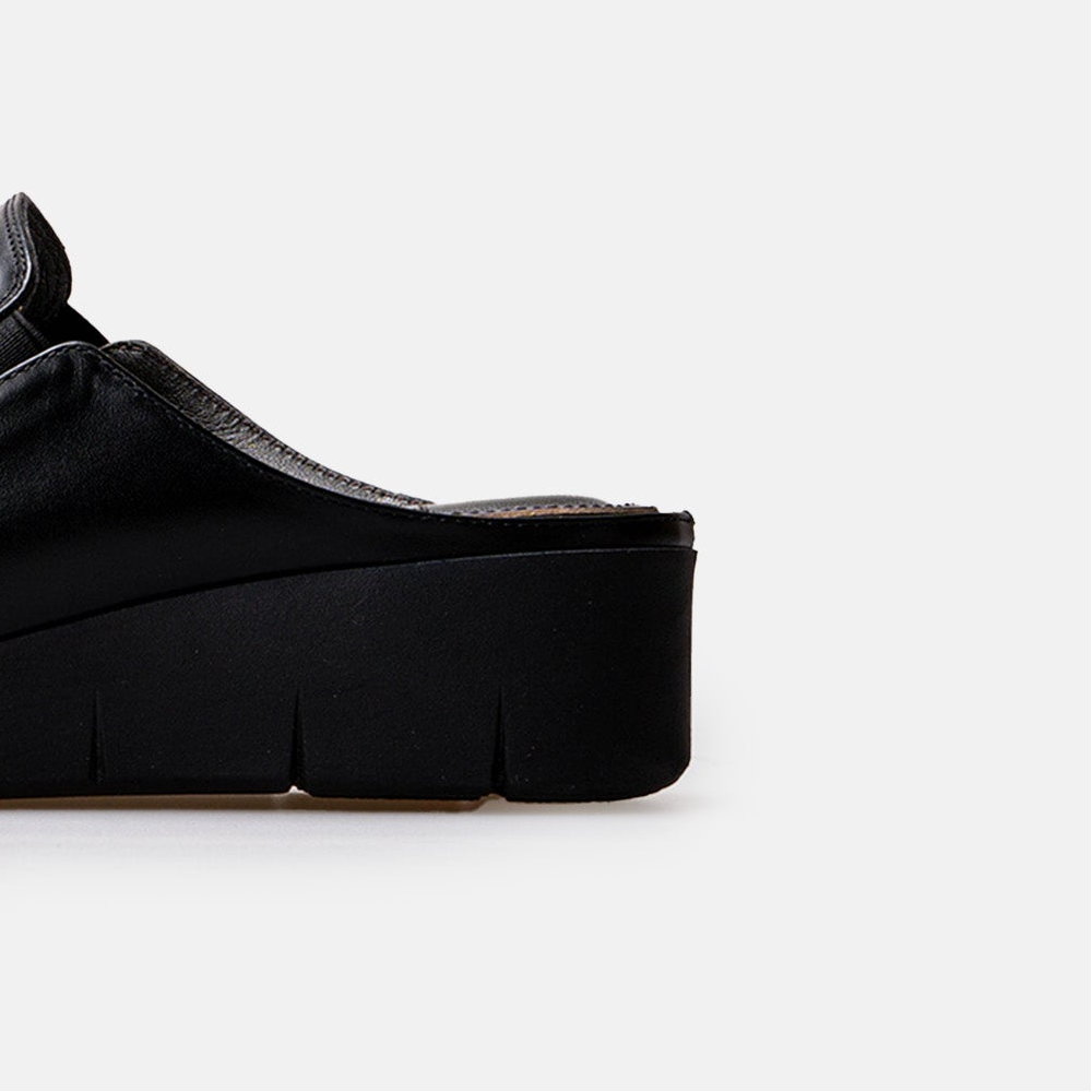 Volzak 06 Black Leather Clog